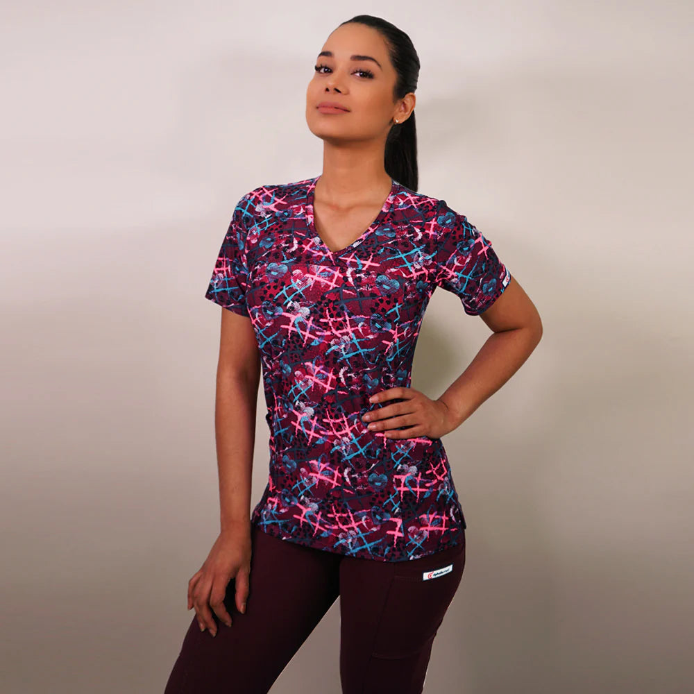 Delantal clinico Mujer tela elasticada estampada. Combina con Burdeo